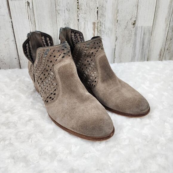 Vince Camuto Suede Ankle Booties Tan Size 8.5 - Picture 1 of 11